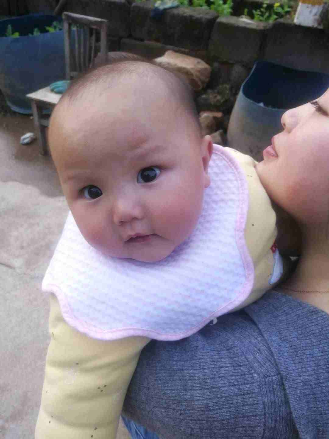 一未满十二岁的小女孩